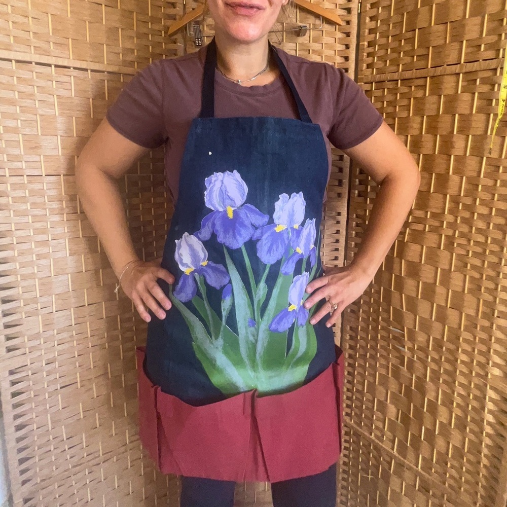 Liz Lauter Floral Apron with Purple Irises - Picture 4 of 12